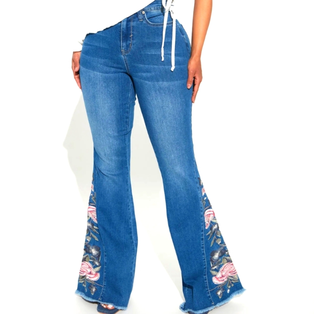 Rose embroidered incet flare jeans! (5x34)